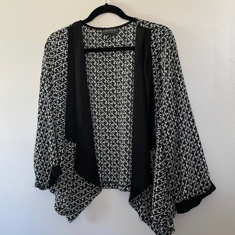 Vintage Forever 21+ blazer. Wonderful flowy style and versatile.